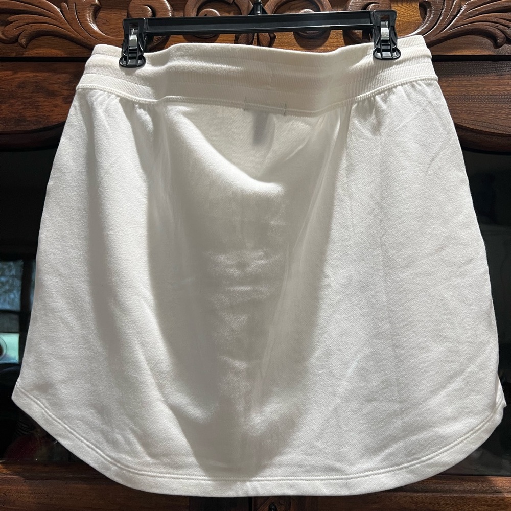 Gap, collegiate ski skirt, Size L.